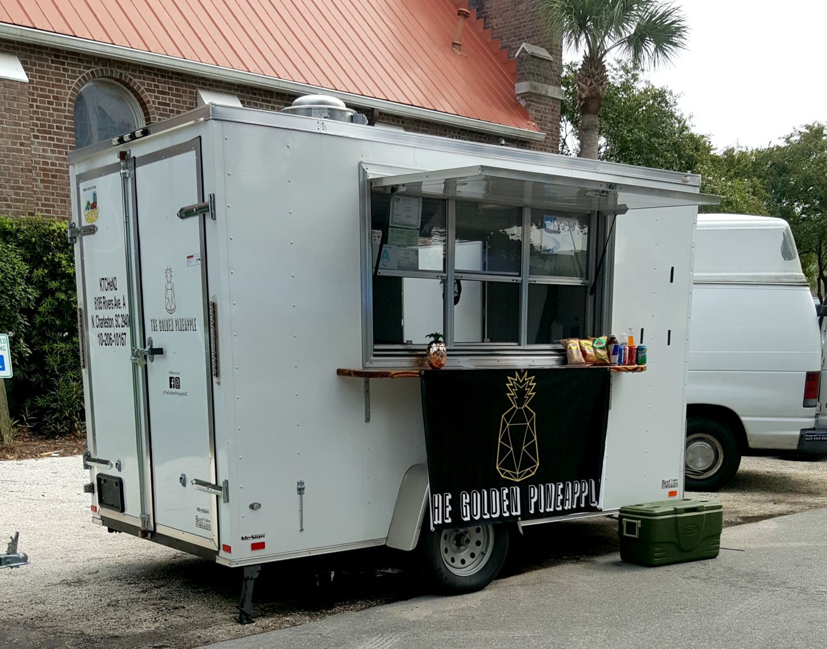 The Golden Pineapple truck
